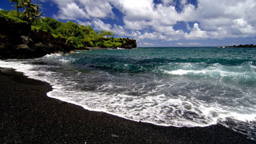 Bãi biển cát đen kỳ lạ ở Hawaii - 2