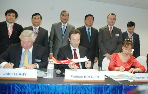 VietJetAir chính thức ký hợp đồng mua hơn 100 máy bay Airbus