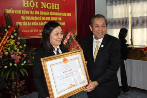 Chánh án TANDTC Trương Hòa Bình dự Hội nghị triển khai công tác năm 2014 của TAND tỉnh Thừa Thiên Huế