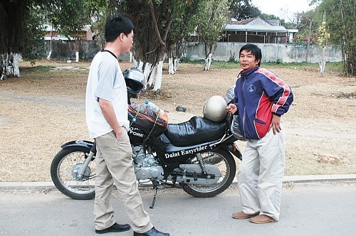 Xe ôm “a còng” nơi phố núi