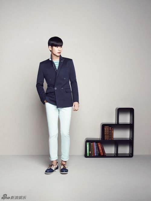 Ngây ngất với vẻ điển trai và nụ cười duyên của Kim Soo Hyun