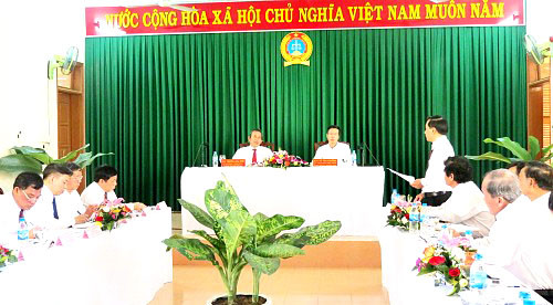Chánh án TANDTC Trương Hòa Bình thăm và làm việc tại TAND tỉnh Quảng Ngãi