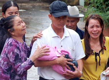 NÓNG 24h: Thấy 122 mảnh vỡ nghi của MH370; Bắt y tá tiêm vắc-xin làm 3 trẻ sơ sinh chết