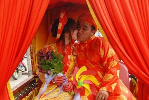  Soi trang phục của các sao Việt khi làm “chú rể”