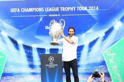 Tưng bừng trải nghiệm cup UEFA Champions League tới Việt Nam