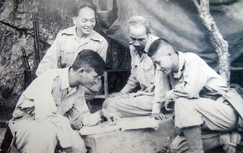 Tiến tới kỷ niệm 60 năm chiến thắng lịch sử Điện Biên Phủ: Chủ tịch Hồ Chí Minh - Linh hồn của chiến dịch Điện Biên Phủ