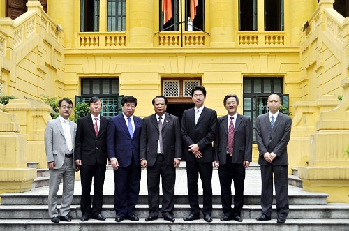 Phó Chánh án Thường trực TANDTC Bùi Ngọc Hòa tiếp Đoàn đại biểu Bộ Tư pháp Nhật Bản 