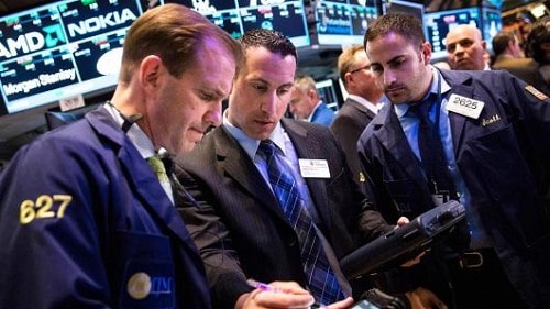 Dow Jones lập kỷ lục mới, M&A của Apple đè nặng S&P 500 và Nasdaq