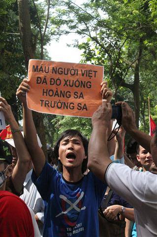 Biểu tình trước Đại sứ quán Trung Quốc tại Hà Nội: 