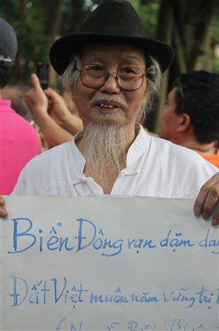 Biểu tình trước Đại sứ quán Trung Quốc tại Hà Nội: 