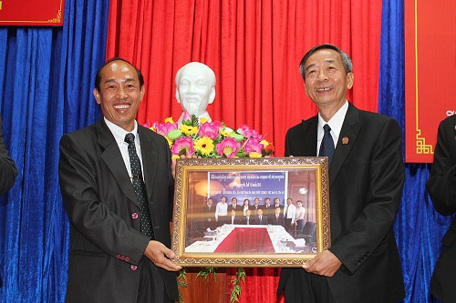 Đoàn đại biểu TAND miền Trung nước CHDCND Lào thăm và làm việc với Tòa phúc thẩm TANDTC tại Đà Nẵng