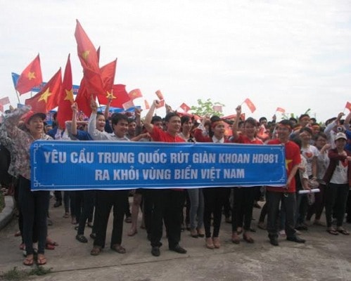 Thanh Hoá: Hàng ngàn sinh viên mít tinh phản đối Trung Quốc 