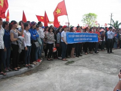 Thanh Hoá: Hàng ngàn sinh viên mít tinh phản đối Trung Quốc 