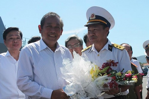 Đoàn công tác TANDTC thăm và tặng quà CBCS, con em gia đình chính sách thuộc Vùng 4 Hải quân