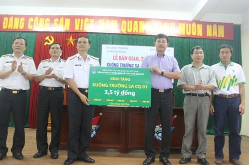 DPM tặng xuồng Trường Sa CQ-01 cho Bộ Tư lệnh Hải quân