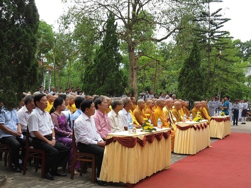 Hơn 4000 tăng ni, phật tử dự lễ cầu nguyện hòa bình cho biển Đông