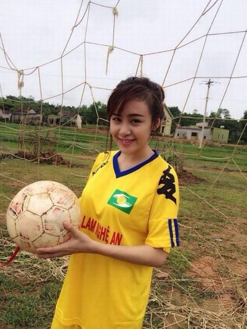 ba tung, hot girl ba tung, ba tung choi bong, world cup, du doan ti so world cup, world cup 2014