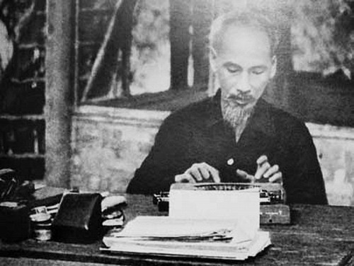 Chủ tịch Hồ Chí Minh: “Nhiệm vụ của người làm báo là quan trọng và vẻ vang...”