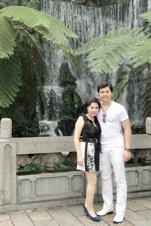 vu hoang viet, yvonne thuy hoang, bo gia cua vu hoang viet, nguoi tinh cua vu hoang viet, bo gia ty phu, vu hoang viet di tham quan