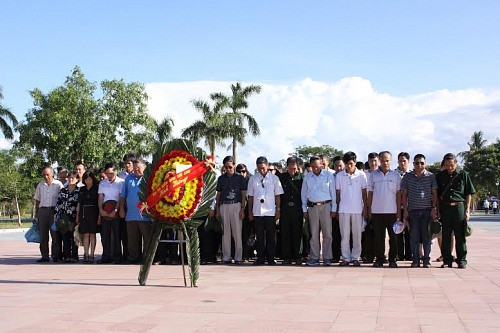 Hội cựu chiến binh TANDTC thăm Quảng Bình, Quảng Trị: Xúc động và cảm kích