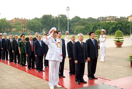 Lãnh đạo Đảng, Nhà nước tưởng niệm các Anh hùng liệt sỹ và vào Lăng viếng Chủ tịch Hồ Chí Minh 