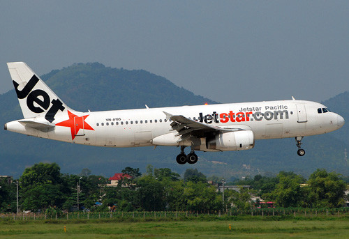 Tước giấy phép kíp trực không lưu để mất liên lạc với máy bay Jetstar Pacific