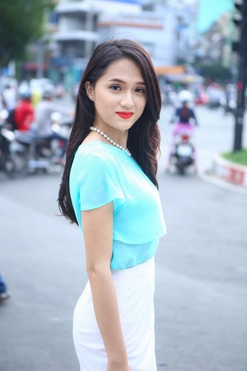 Hương Giang Idol xinh tươi cùng vũ điệu sắc màu