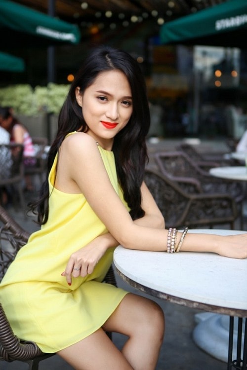 Hương Giang Idol xinh tươi cùng vũ điệu sắc màu