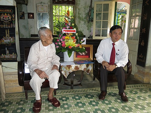 TAND tỉnh Thừa Thiên Huế mừng đại thọ Cụ Dương Đình Nguyên tròn 100 tuổi