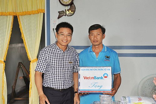 VietinBank bàn giao 600 nhà ở cho hộ nghèo và 4 xe cứu thương tại Cà Mau