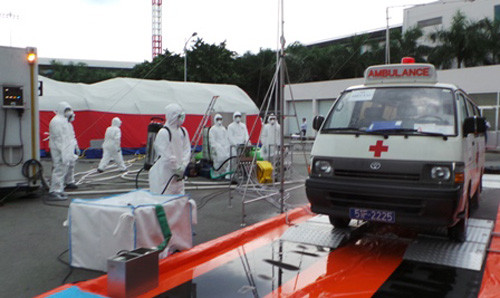 Một người từ vùng dịch Ebola trở về tự nguyện nhập viện cách ly