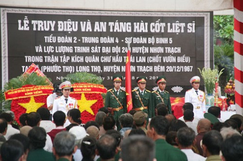 Chủ tịch nước Trương Tấn Sang dự lễ truy điệu và an tang hài cốt liệt sĩ hy sinh tại Nhơn Trạch