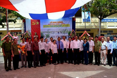 Bí thư Trung ương Đảng, Chánh án TANDTC Trương Hòa Bình dự Lễ khai giảng năm học mới tại Trường THCS Nguyễn Thị Một