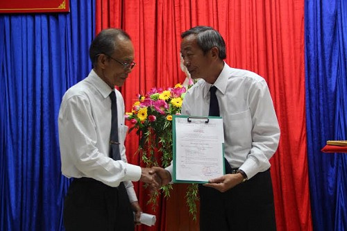 Tòa Phúc thẩm TANDTC tại Đà Nẵng: Trao tặng Huy hiệu 40 năm tuổi Đảng cho đồng chí Lê Văn Cảnh