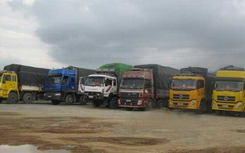 Thêm một đoàn xe quá tải bị tạm giữ ở Hà Tĩnh