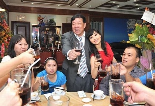 dai gia cua showbiz viet, dam vinh hung, hoai linh, cam ly, le quyen, ca si tranh nhung, sao viet giau co,