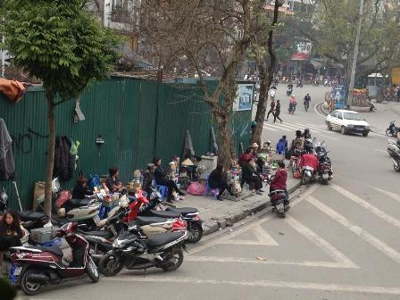 Thuốc lá lậu giữa thủ đô Hà Nội: Cấm vẫn kinh doanh tốt