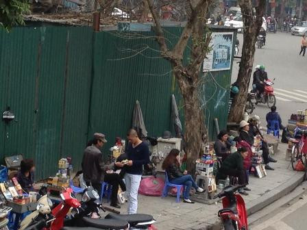Thuốc lá lậu giữa thủ đô Hà Nội: Cấm vẫn kinh doanh tốt