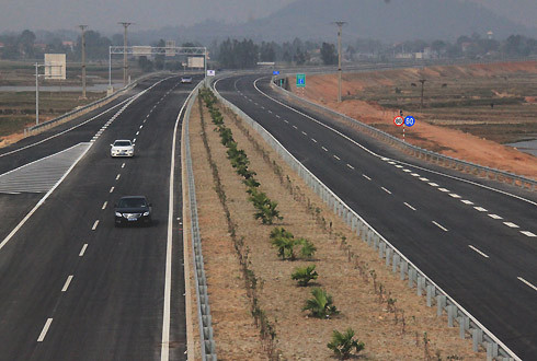 Thủ tướng phát lệnh thông xe tuyến đường cao tốc dài nhất Việt Nam