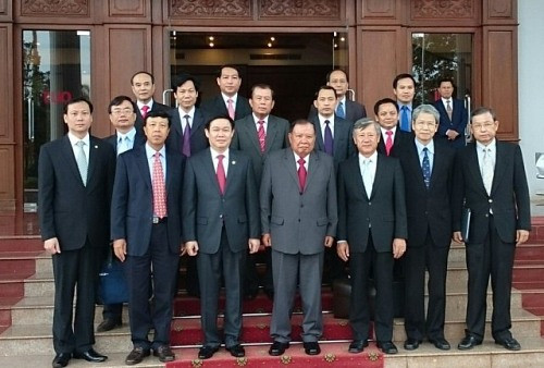 Đoàn cấp cao Ban Kinh tế Trung ương thăm và làm việc tại Lào
