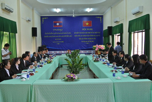 TAND tỉnh Gia Lai (Việt Nam) ký văn bản ghi nhớ hợp tác với TAND tỉnh Chăm Pa Sắc (Lào)
