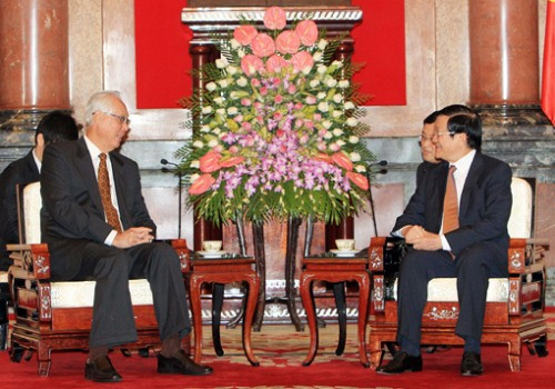 Chủ tịch nước Trương Tấn Sang tiếp nguyên Thủ tướng Singapore Goh Chok Tong