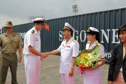 Tàu Hải quân Hoàng Gia Australia thăm chính thức Việt Nam