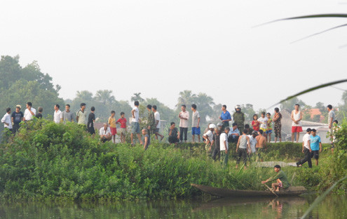 Hà Tĩnh: Phát hiện xác cụ bà trôi trên sông