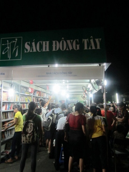 Hội sách Hà Nội 2014 tấp nập trước ngày bế mạc