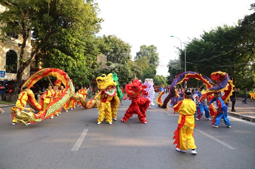 Rồng Thăng Long quần tụ chào mừng ngày Giải phóng Thủ đô