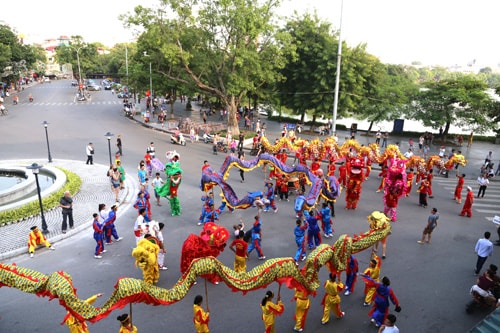 Rồng Thăng Long quần tụ chào mừng ngày Giải phóng Thủ đô