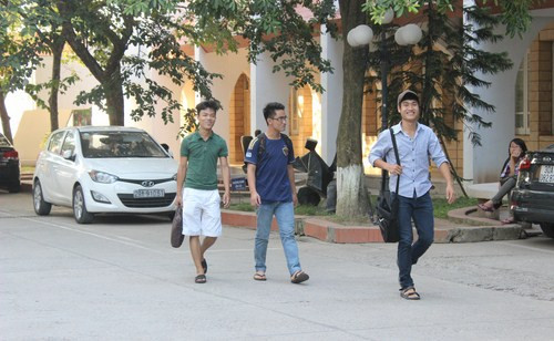Trường ĐH Cửu Long cấm sinh viên mặc quần jeans, áo thun và đi dép lê tới giảng đường 