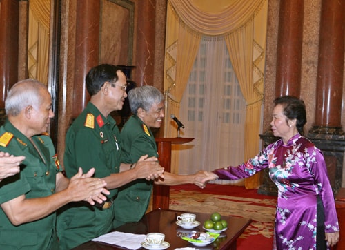 Phó Chủ tịch nước Nguyễn Thị Doan tiếp Đoàn đại biểu Hội chiến sĩ bảo vệ Thành cổ Quảng Trị tỉnh Vĩnh Phúc    