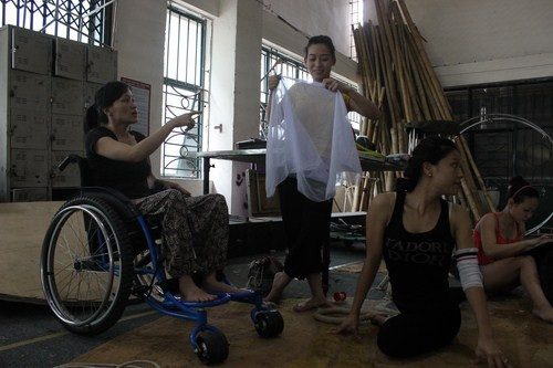 Mất 85% sức khỏe, chấn thương cột sống, liệt tủy, cuộc đời chị Hoàn gắn liền với chiếc xe lăn